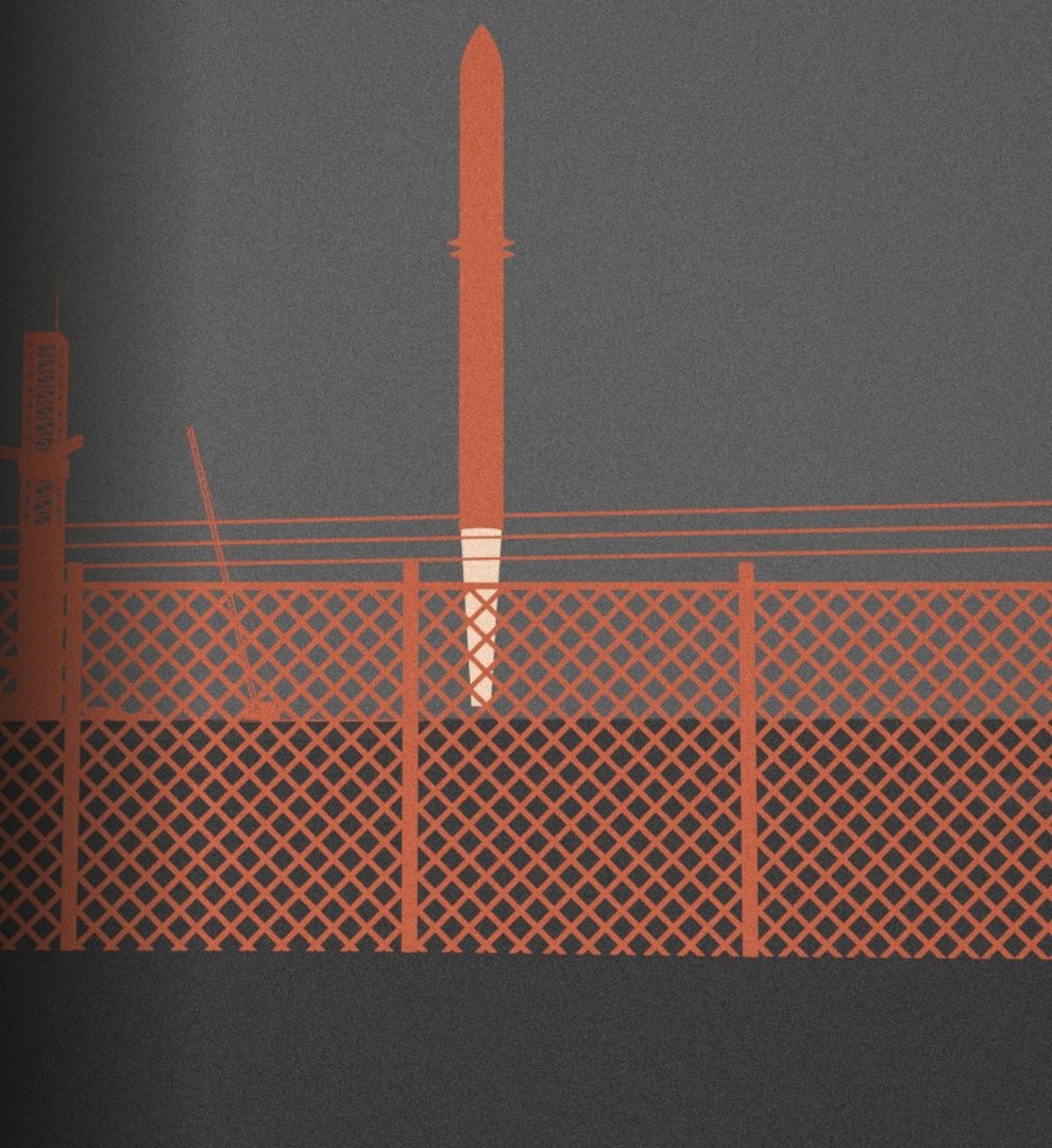 A rocket behind a fence, Boca Chica